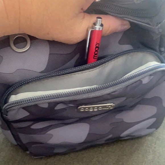 🤍🖤Baggallini Joey Bagg, Mini Crossbody, Black & Gray Camo - Picture 5 of 7